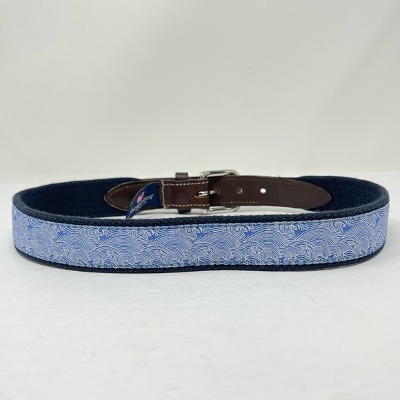 Vineyard Vines Belt Mens 26 Blue White Surcingle Waves Brown Leather Made in USA - Picture 3 of 10